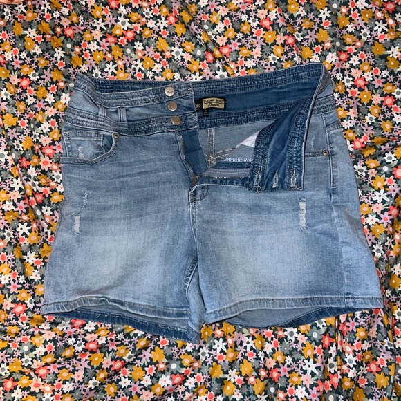 Suzanne Betro Jean Shorts Size Womens 10 - Picture 3 of 5